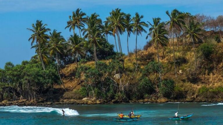 Unakuruwa Surf Point Tangalle: Riding the Waves of Adventure
